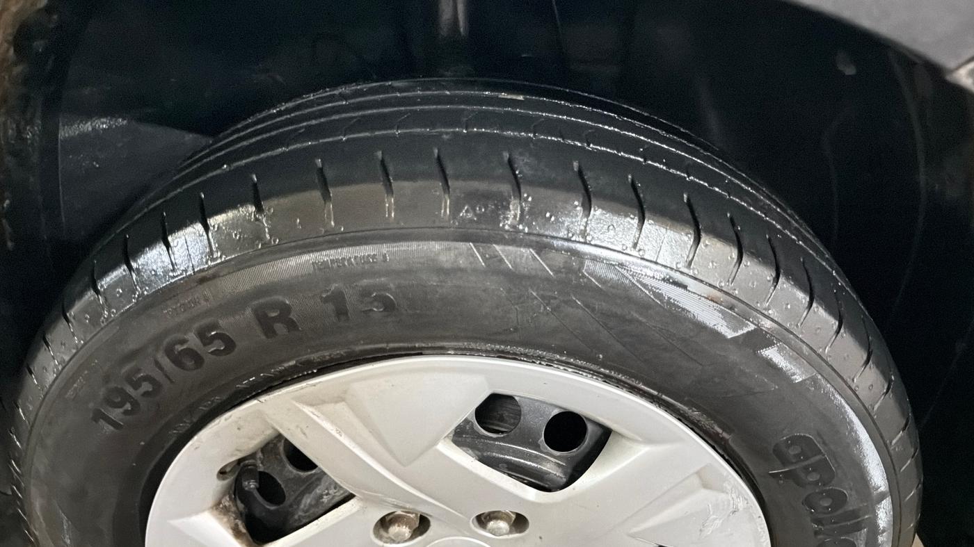 2021 Hyundai VENUE S+ 1.2, Petrol, Manual, 16,336 km, Right Front Tyre Tread