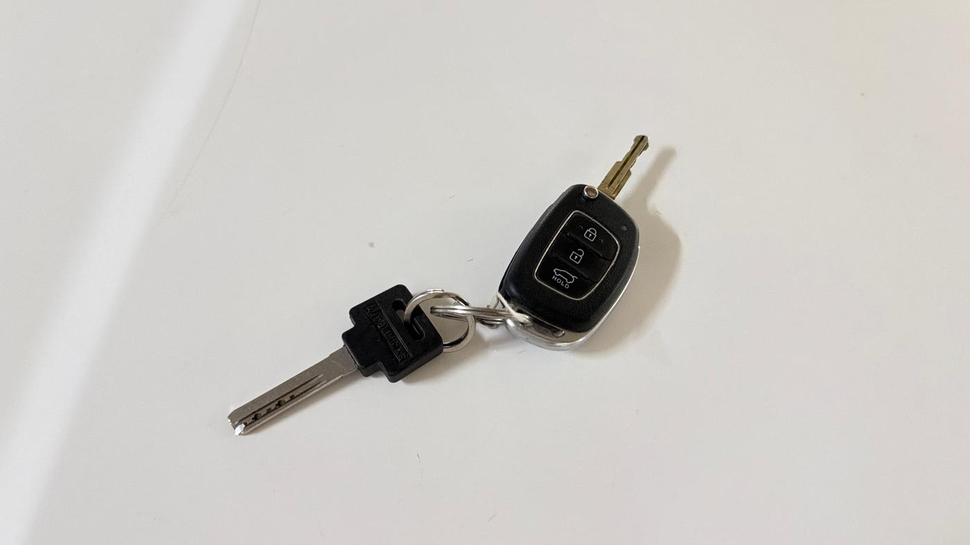 2021 Hyundai VENUE S+ 1.2, Petrol, Manual, 16,336 km, Key Close Up