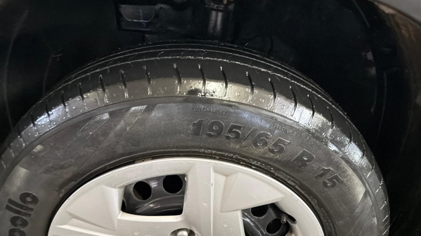 2021 Hyundai VENUE S+ 1.2, Petrol, Manual, 16,336 km, Left Front Tyre Tread