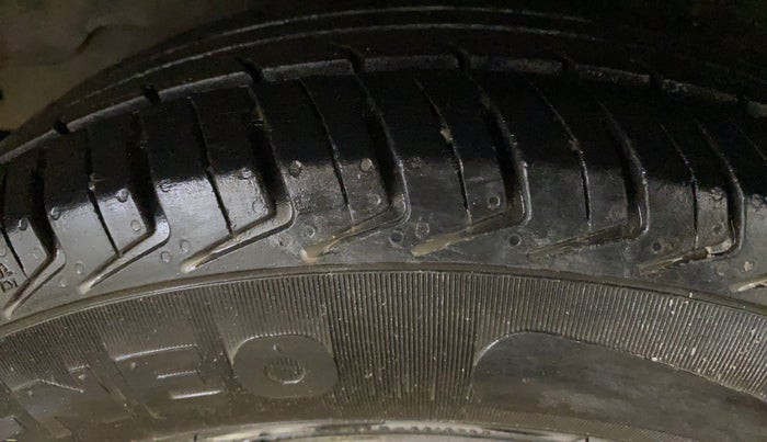 2015 Hyundai i10 MAGNA 1.1, Petrol, Manual, 64,473 km, Right Rear Tyre Tread