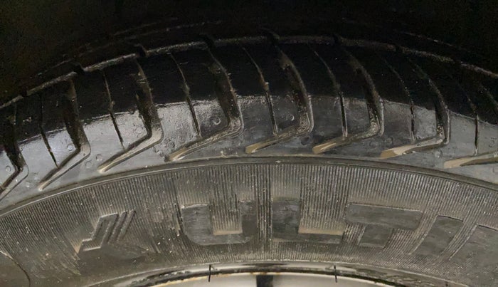 2015 Hyundai i10 MAGNA 1.1, Petrol, Manual, 64,473 km, Right Front Tyre Tread