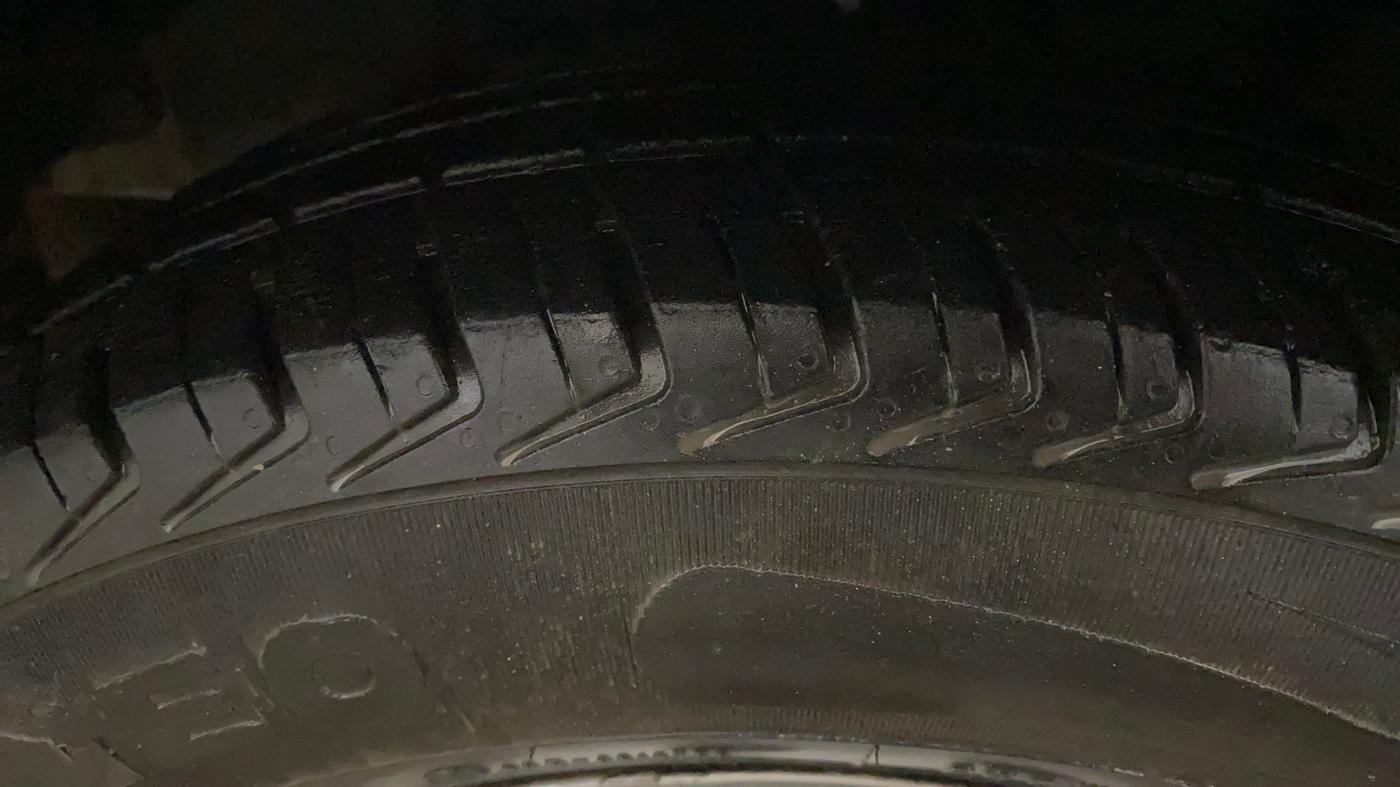 2015 Hyundai i10 MAGNA 1.1, Petrol, Manual, 64,574 km, Left Front Tyre Tread