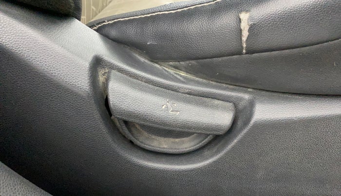 2016 Hyundai Grand i10 MAGNA 1.2 KAPPA VTVT, Petrol, Manual, 79,974 km, Driver Side Adjustment Panel