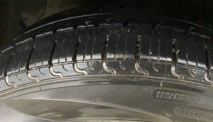 2016 Hyundai Grand i10 MAGNA 1.2 KAPPA VTVT, Petrol, Manual, 79,974 km, Left Front Tyre Tread