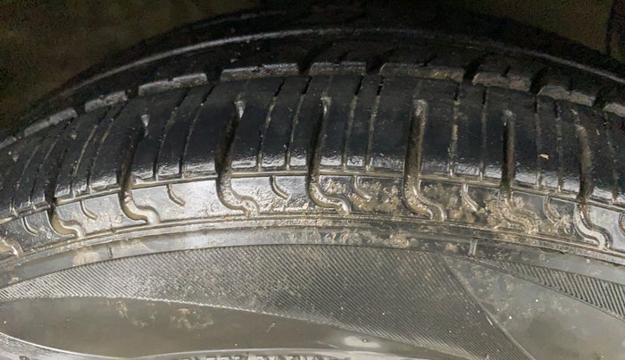 2016 Hyundai Grand i10 MAGNA 1.2 KAPPA VTVT, Petrol, Manual, 79,974 km, Right Front Tyre Tread