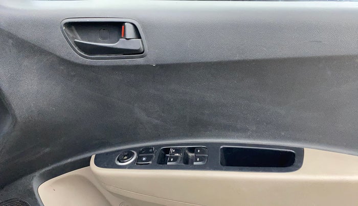 2016 Hyundai Grand i10 MAGNA 1.2 KAPPA VTVT, Petrol, Manual, 79,974 km, Driver Side Door Panels Control