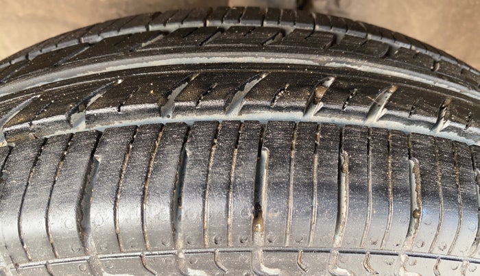 2014 Maruti Wagon R 1.0 LXI, Petrol, Manual, 43,819 km, Left Front Tyre Tread