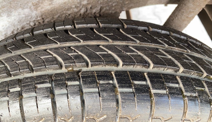 2014 Maruti Wagon R 1.0 LXI, Petrol, Manual, 43,819 km, Left Rear Tyre Tread