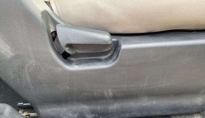 2014 Maruti Wagon R 1.0 LXI, Petrol, Manual, 43,819 km, Driver Side Adjustment Panel
