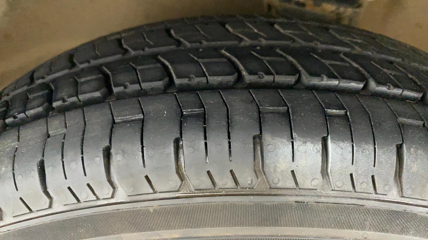 2017 Maruti Alto K10 VXI (O), Petrol, Manual, 44,384 km, Left Front Tyre Tread