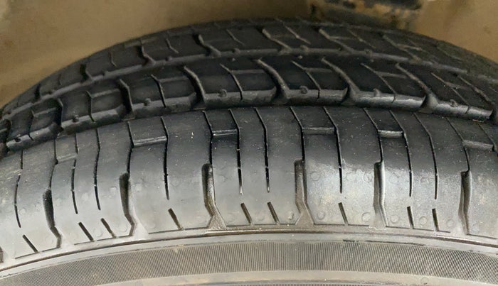 2017 Maruti Alto K10 VXI (O), Petrol, Manual, 44,384 km, Left Front Tyre Tread