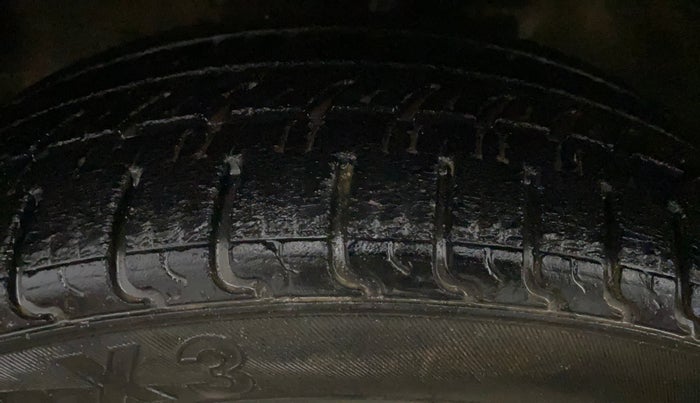 2015 Maruti Wagon R 1.0 VXI, Petrol, Manual, 44,888 km, Left Front Tyre Tread