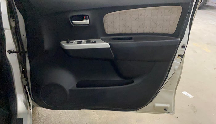 2015 Maruti Wagon R 1.0 VXI, Petrol, Manual, 44,888 km, Driver Side Door Panels Control