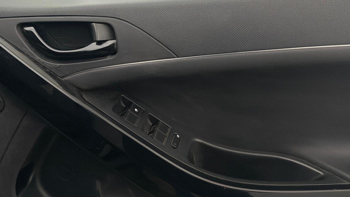 2022 Tata NEXON XZ PLUS (PREMIUM) DIESEL DARK EDITION, Diesel, Manual, 68,579 km, Driver Side Door Panels Control