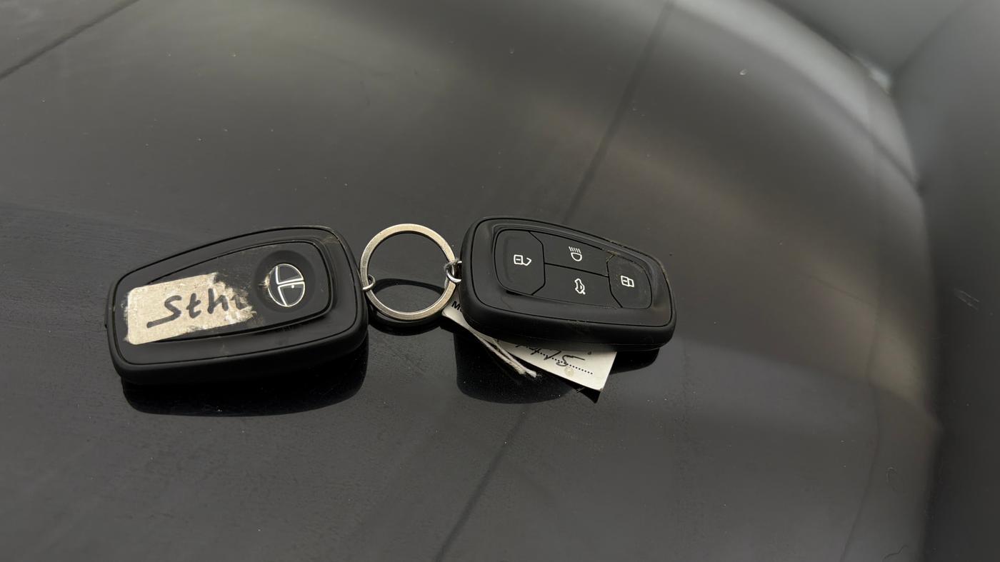 2022 Tata NEXON XZ PLUS (PREMIUM) DIESEL DARK EDITION, Diesel, Manual, 68,579 km, Key Close Up