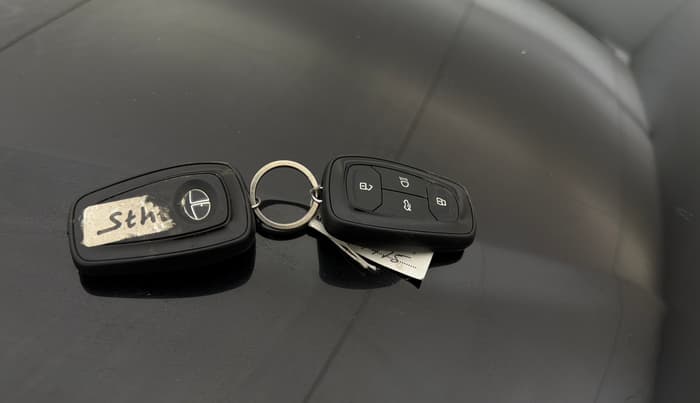 2022 Tata NEXON XZ PLUS (PREMIUM) DIESEL DARK EDITION, Diesel, Manual, 68,579 km, Key Close Up