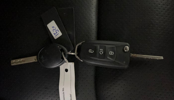 2024 Tata NEXON SMART+ SUNROOF 1.2 PETROL, Petrol, Manual, 27,925 km, Key Close Up