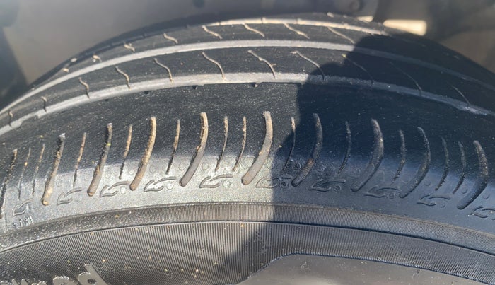 2016 Maruti Celerio VXI AMT, Petrol, Automatic, 1,13,379 km, Left Front Tyre Tread