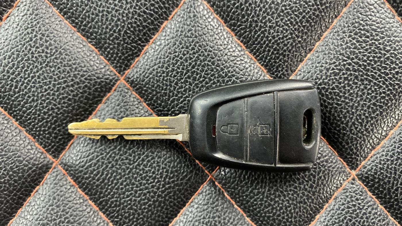 2019 Hyundai NEW SANTRO ASTA AMT, CNG, Automatic, 94,532 km, Key Close Up