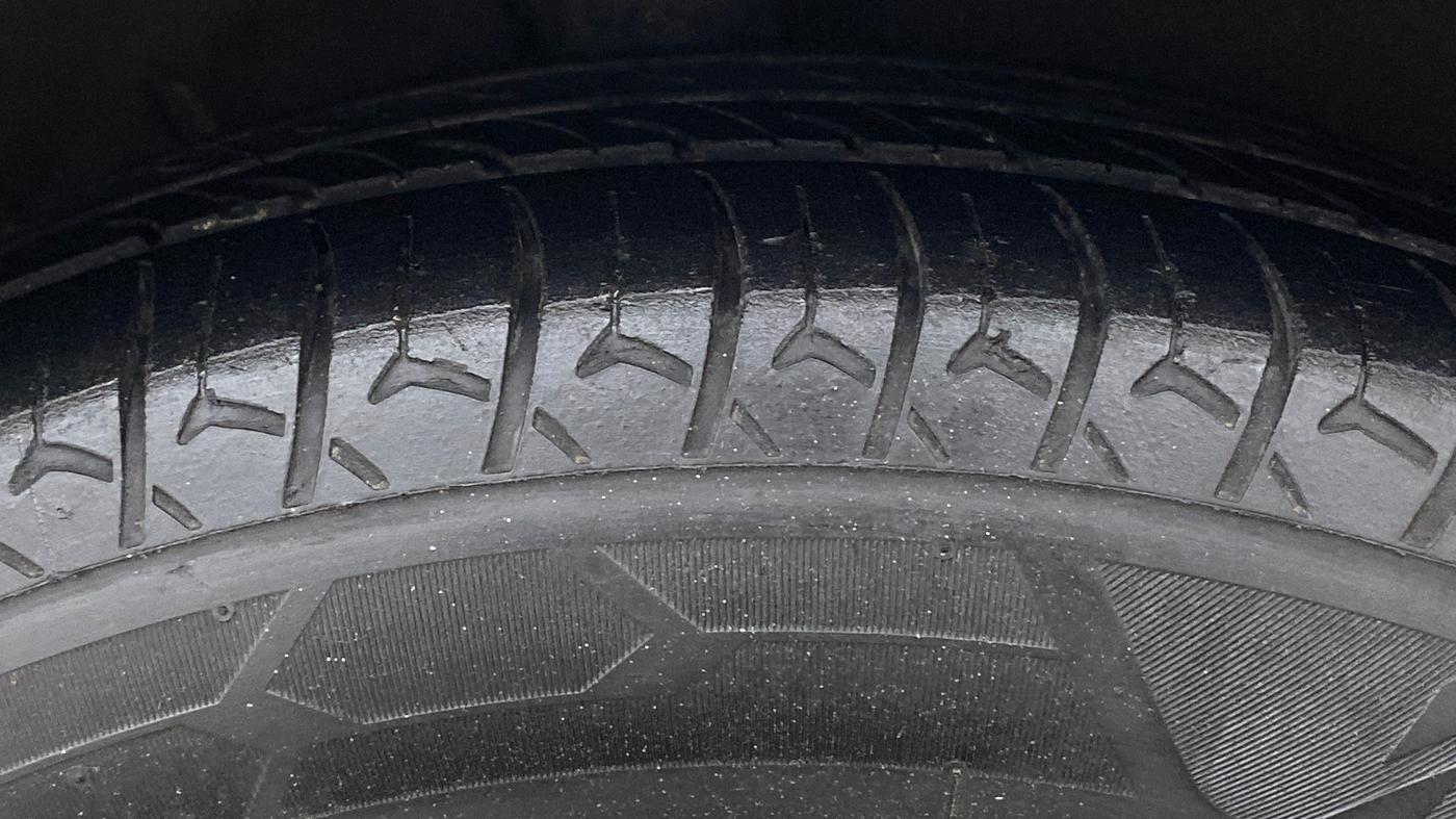 2019 Hyundai NEW SANTRO ASTA AMT, CNG, Automatic, 94,532 km, Right Front Tyre Tread