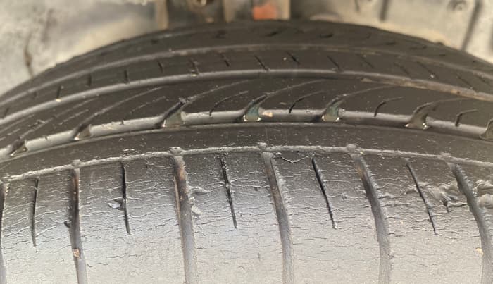2013 Ford Ecosport TREND 1.5L DIESEL, Diesel, Manual, 1,13,894 km, Right Front Tyre Tread