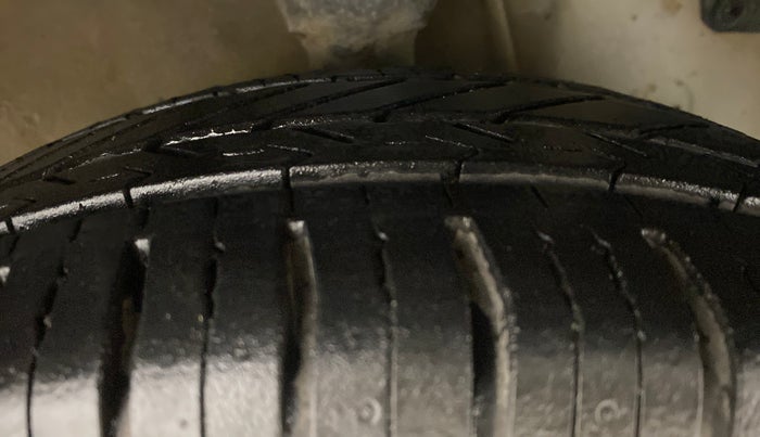 2012 Hyundai Eon MAGNA, Petrol, Manual, 96,516 km, Right Front Tyre Tread