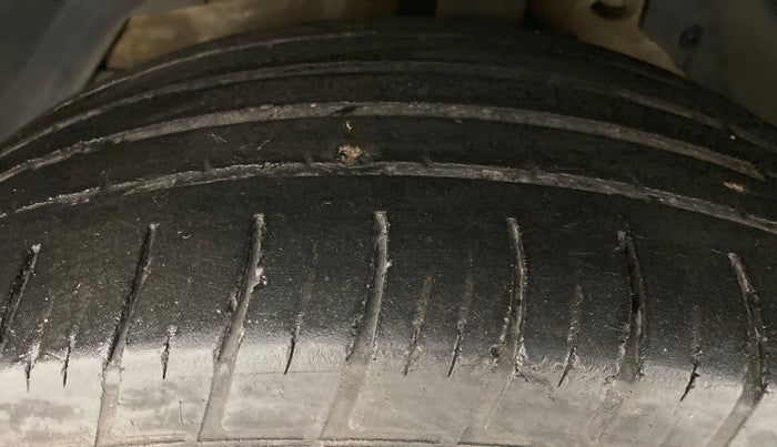 2018 Mahindra XUV500 W11 FWD, Diesel, Manual, 89,232 km, Left Front Tyre Tread