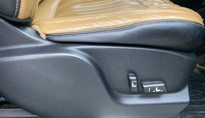 2018 Mahindra XUV500 W11 FWD, Diesel, Manual, 89,232 km, Driver Side Adjustment Panel