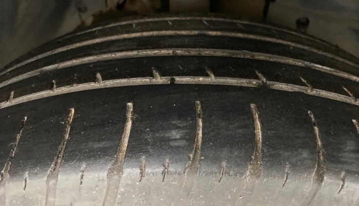 2018 Mahindra XUV500 W11 FWD, Diesel, Manual, 89,232 km, Right Front Tyre Tread