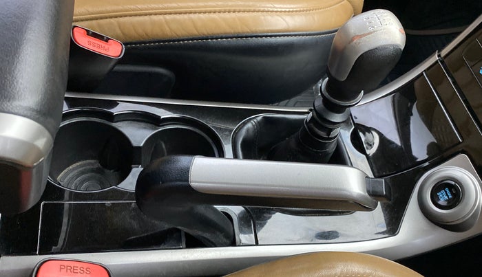 2018 Mahindra XUV500 W11 FWD, Diesel, Manual, 89,232 km, Gear Lever