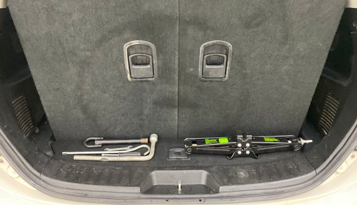 2018 Mahindra XUV500 W11 FWD, Diesel, Manual, 89,232 km, Boot Inside