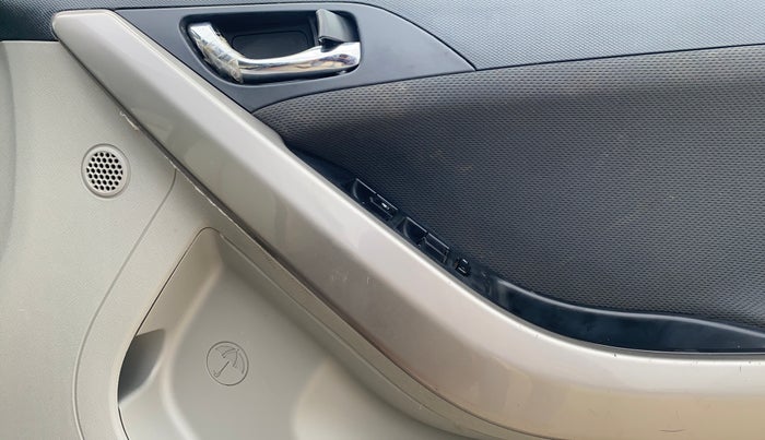 2019 Tata NEXON XZ PLUS PETROL, Petrol, Manual, 97,556 km, Driver Side Door Panels Control