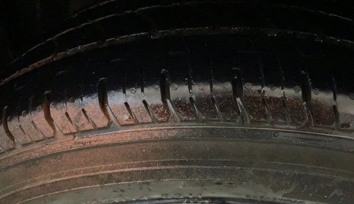 2015 Honda Amaze 1.2L I-VTEC S, Petrol, Manual, 70,102 km, Left Front Tyre Tread