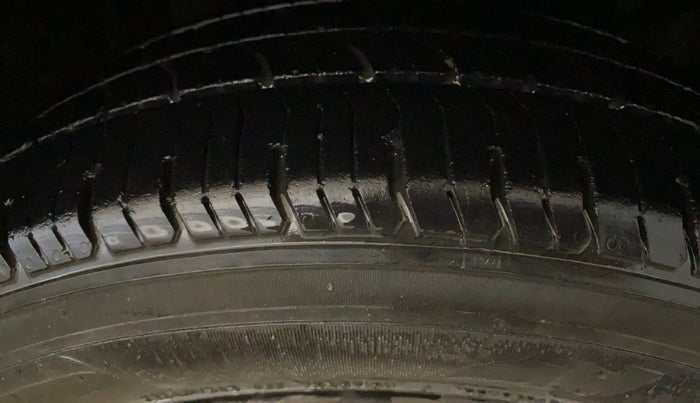 2015 Honda Amaze 1.2L I-VTEC S, Petrol, Manual, 70,102 km, Right Front Tyre Tread