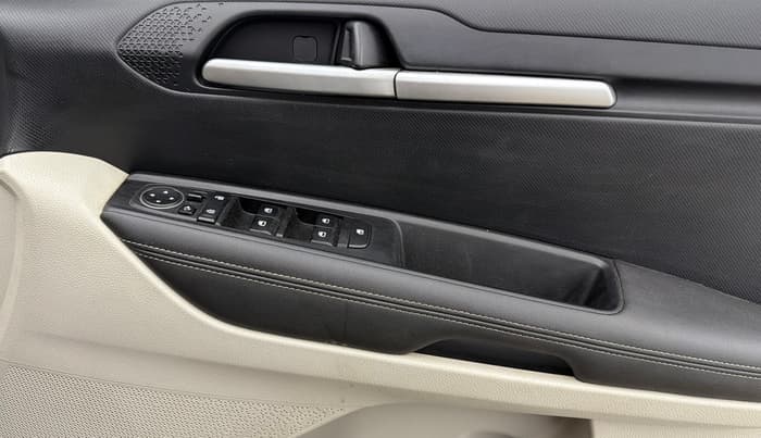 2021 KIA SONET HTX 1.0 IMT, Petrol, Manual, 28,278 km, Driver Side Door Panels Control