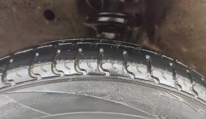 2014 Maruti Wagon R 1.0 VXI, Petrol, Manual, 60,340 km, Left Front Tyre Tread