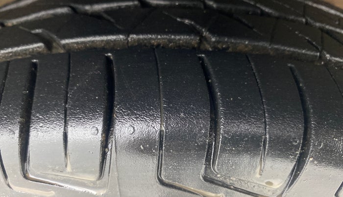 2014 Maruti Alto 800 LXI, Petrol, Manual, 98,877 km, Right Front Tyre Tread