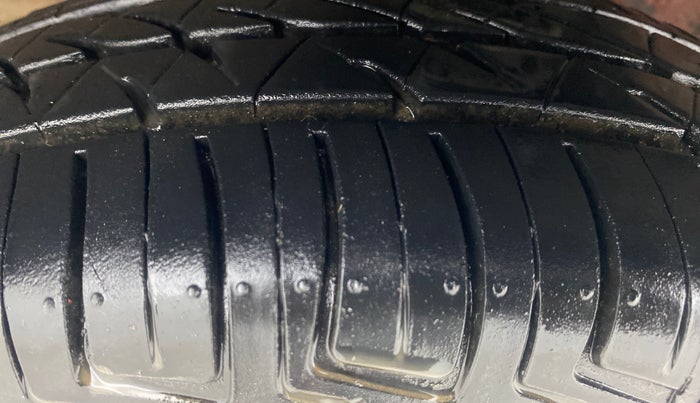 2014 Maruti Alto 800 LXI, Petrol, Manual, 98,877 km, Left Front Tyre Tread