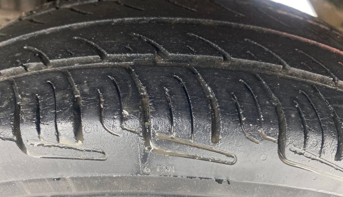 2014 Maruti Alto 800 LXI, Petrol, Manual, 98,877 km, Left Rear Tyre Tread