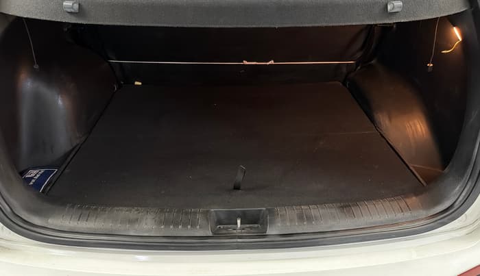 2016 Hyundai Creta SX PLUS 1.6 PETROL, Petrol, Manual, 1,13,218 km, Boot Inside