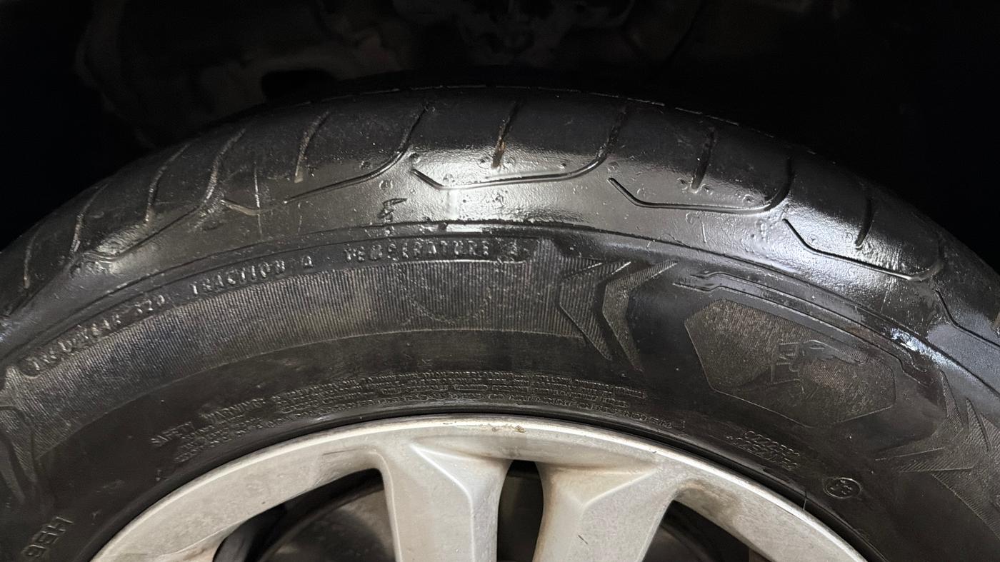 2016 Hyundai Creta SX PLUS 1.6 PETROL, Petrol, Manual, 1,13,218 km, Left Front Tyre Tread