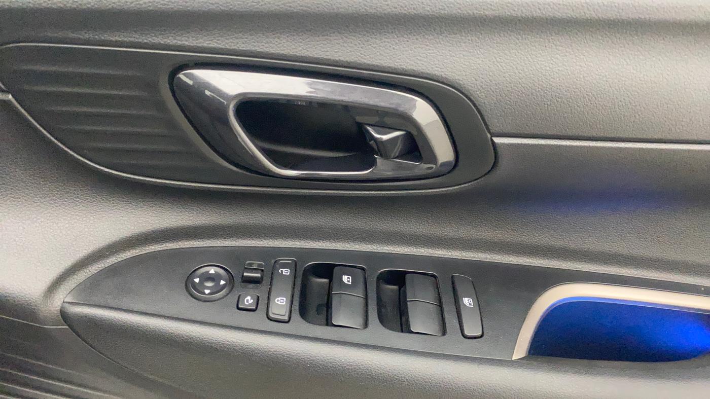 2020 Hyundai NEW I20 ASTA 1.2 AT, Petrol, Automatic, 18,793 km, Driver Side Door Panels Control