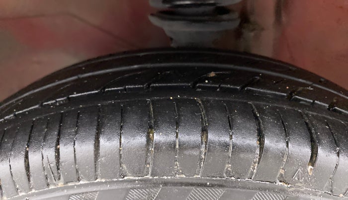 2010 Maruti Alto LXI, Petrol, Manual, 55,024 km, Left Front Tyre Tread