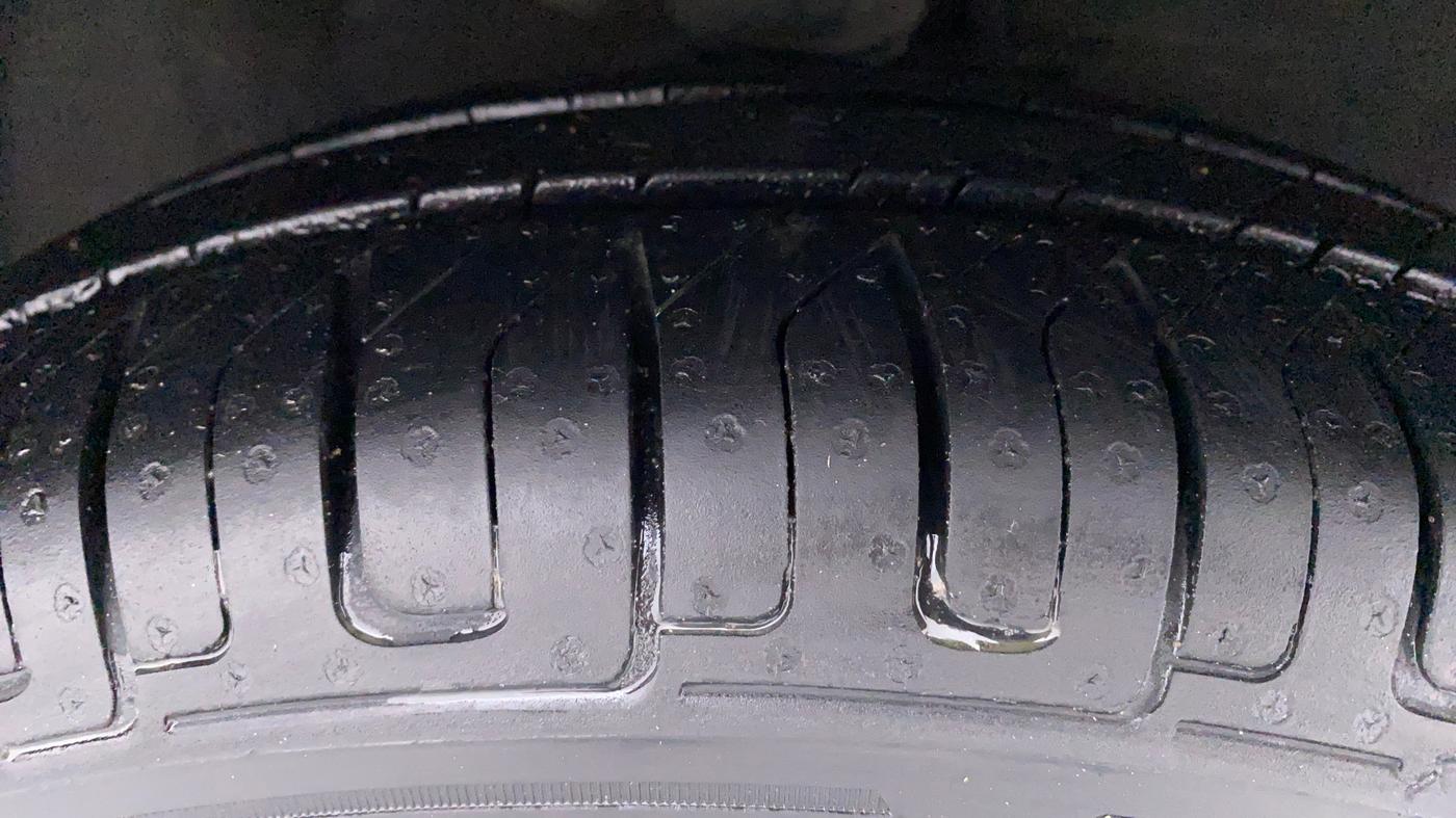 2010 Hyundai i10 SPORTZ 1.2, Petrol, Manual, 73,177 km, Right Front Tyre Tread