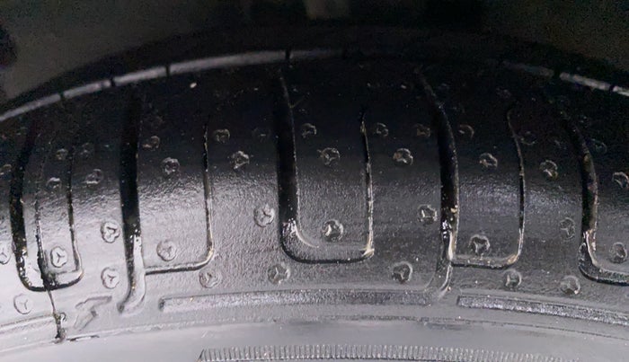 2010 Hyundai i10 SPORTZ 1.2, Petrol, Manual, 73,177 km, Left Front Tyre Tread