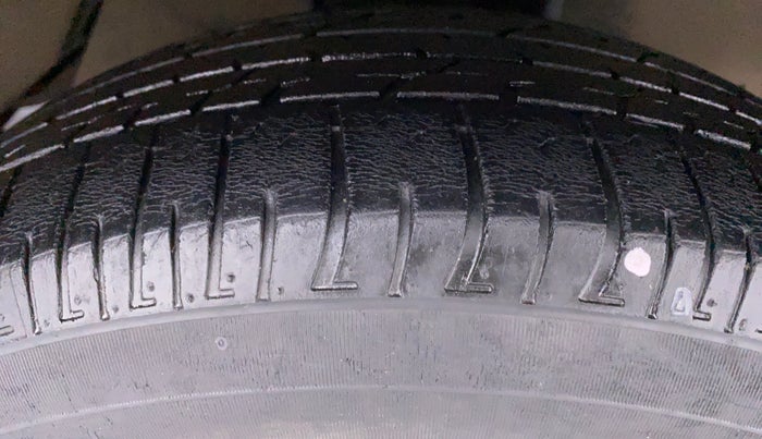 2018 Toyota Innova Crysta 2.4 VX 8 STR, Diesel, Manual, 52,759 km, Right Front Tyre Tread