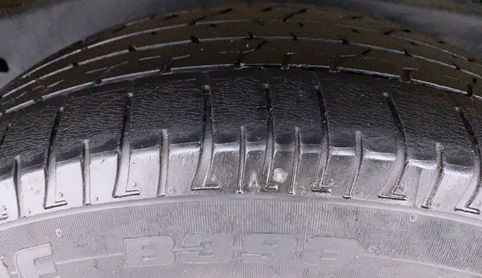 2018 Toyota Innova Crysta 2.4 VX 8 STR, Diesel, Manual, 52,759 km, Right Rear Tyre Tread