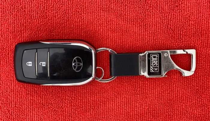 2018 Toyota Innova Crysta 2.4 VX 8 STR, Diesel, Manual, 52,759 km, Key Close Up