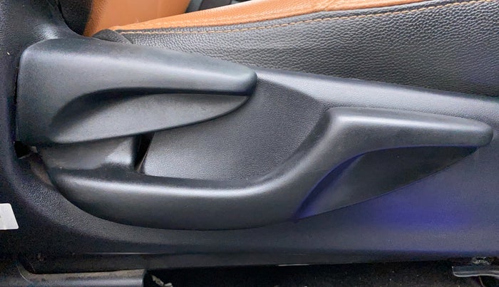 2018 Toyota Innova Crysta 2.4 VX 8 STR, Diesel, Manual, 52,759 km, Driver Side Adjustment Panel