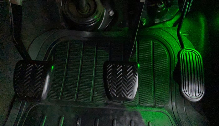 2018 Toyota Innova Crysta 2.4 VX 8 STR, Diesel, Manual, 52,759 km, Pedals